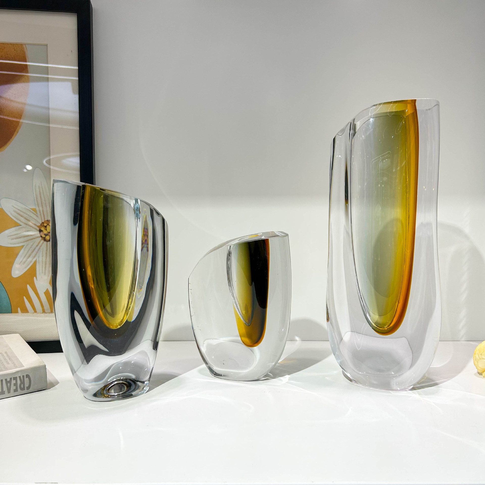 Home Decor Exhibition - แจกันงานฝีมือเคลือบทองเรียบหรูทันสมัย ของตกแต่งบ้าน โรงแรม ห้องตัวอย่าง นิทรรศการ ของตกแต่งระดับไฮเอนด์